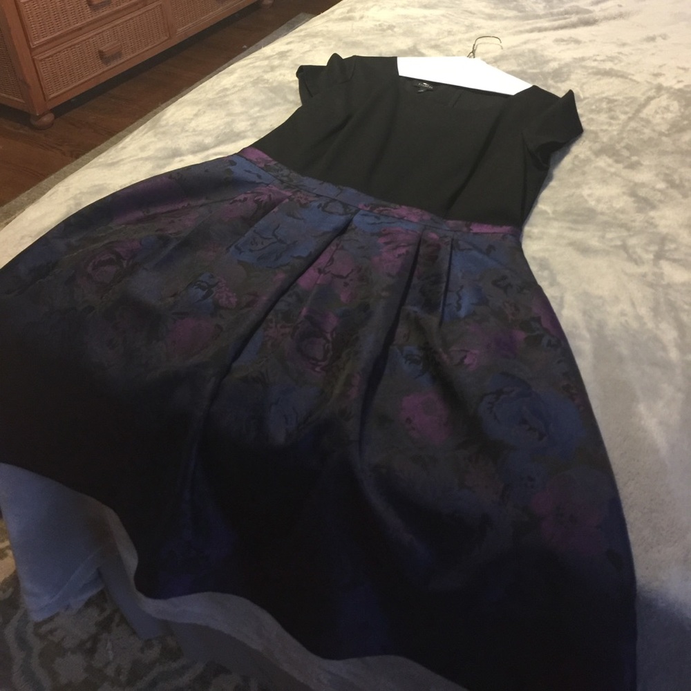 Dress - Picture 2 of 2